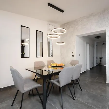 Skyline Apartment